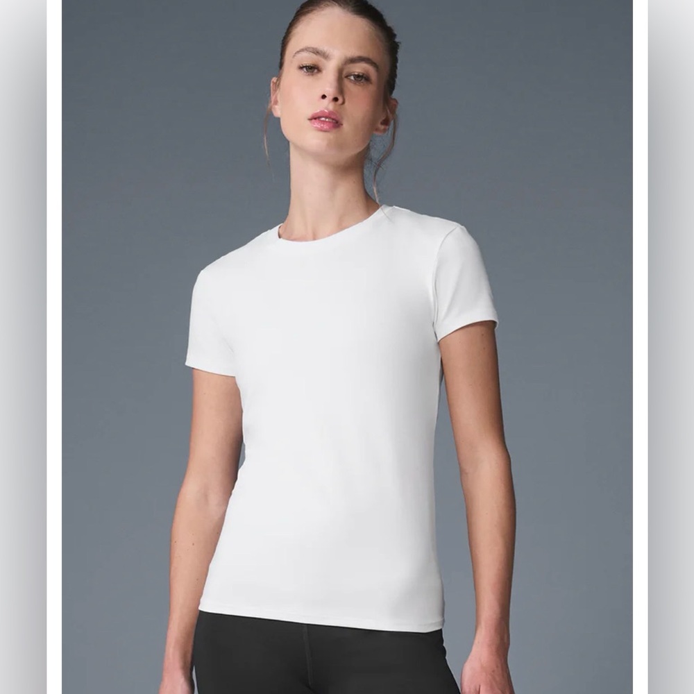 ALO YOGA 🤍 white finesse short sleeve tee